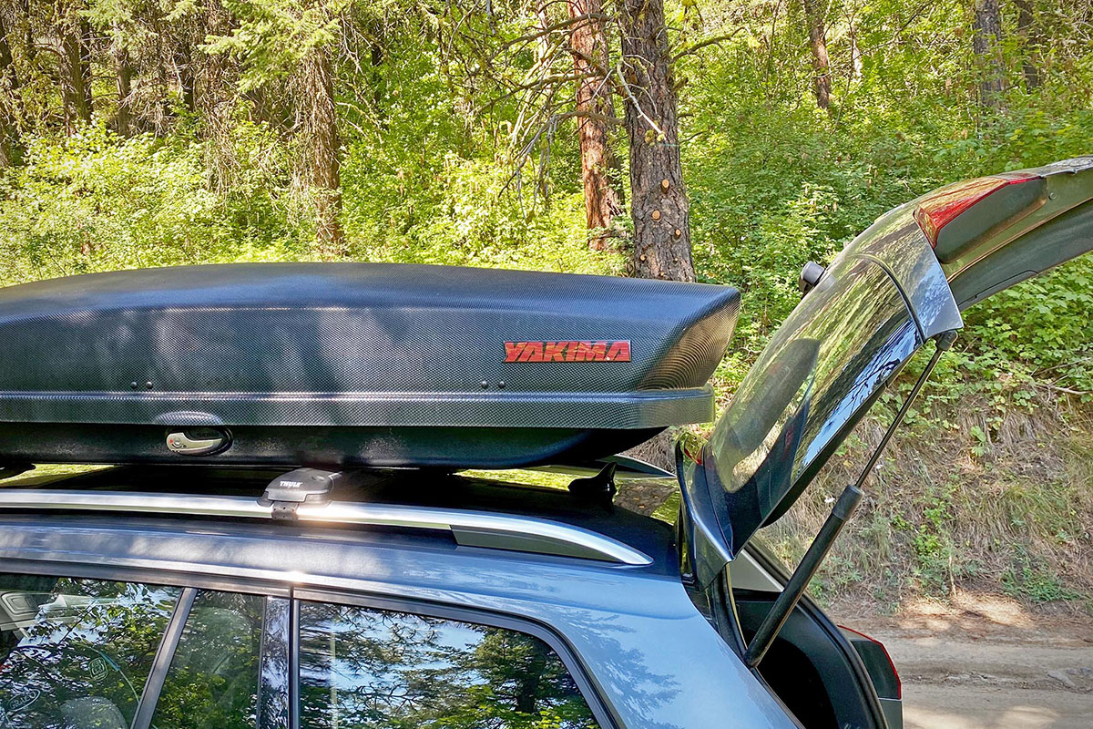Yakima SkyBox 16 Carbonite Cargo Roof Box (vehicle hatch clearance 2)